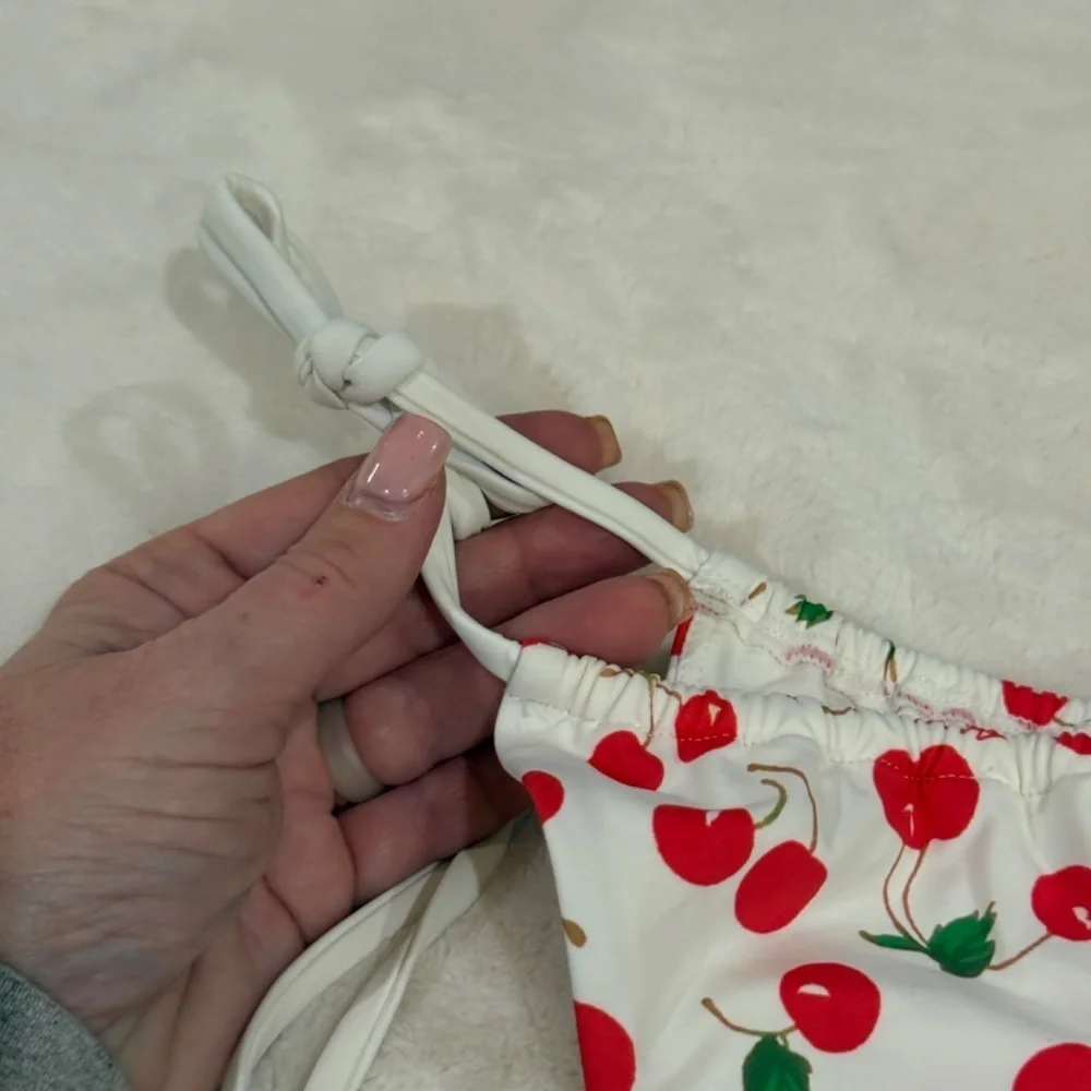 Frankies Bikinis new without